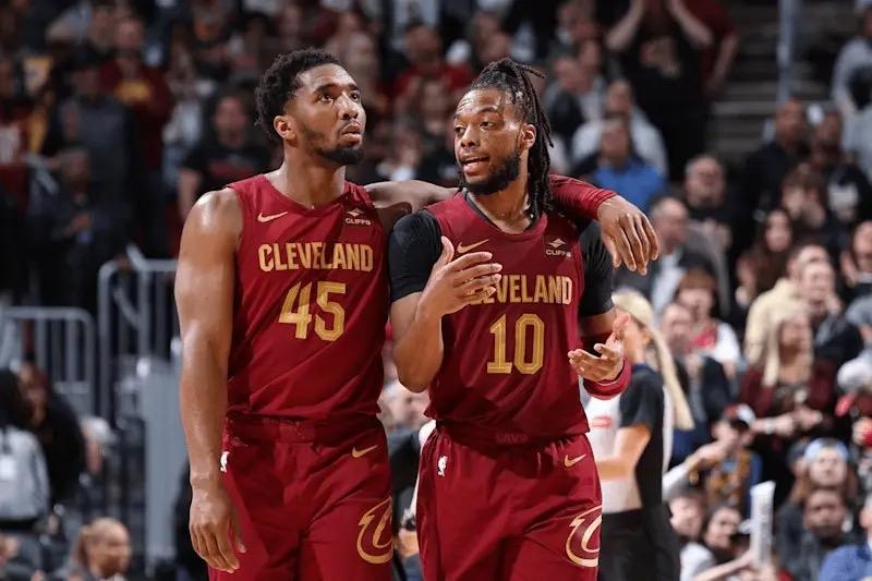 开云体育APP下载-黄蜂惊险取胜，拉文领衔球队联手逆转对手的简单介绍