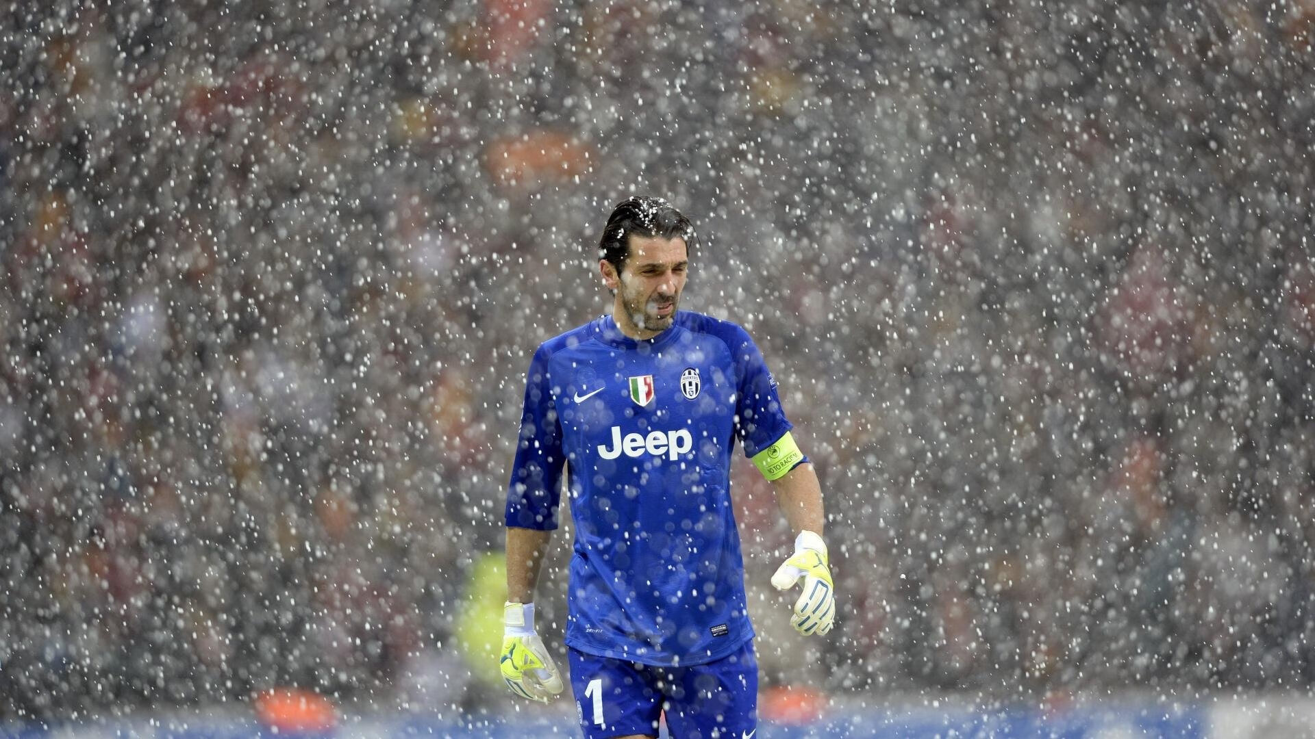 跨界决胜时刻，巴黎铁塔下的篮球魂与绿茵场的NBA式接管