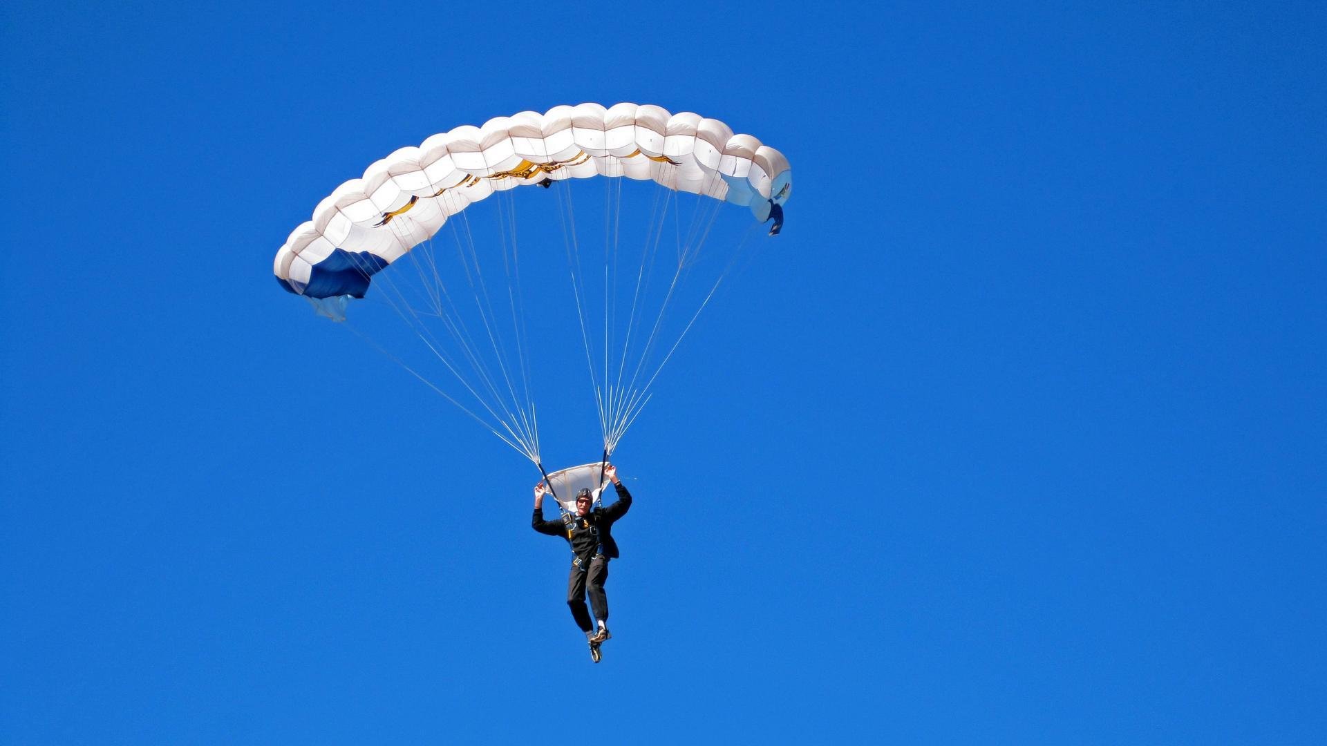 法拉利翻盘威廉姆斯,汉密尔顿关键制胜,一场载入史册的经典逆转