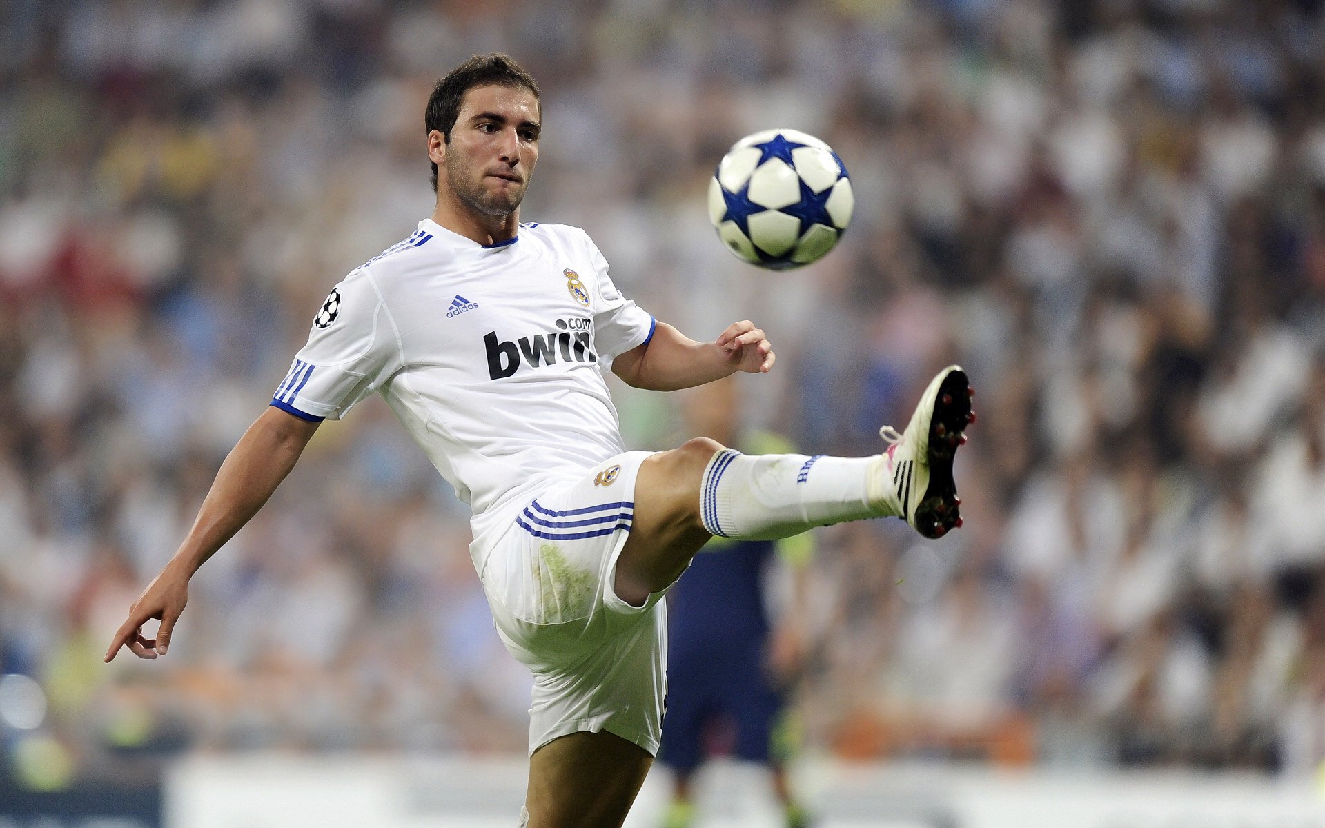 凯尔特人横扫魔术，伦纳德带队取胜，当团队篮球遇上孤胆英雄